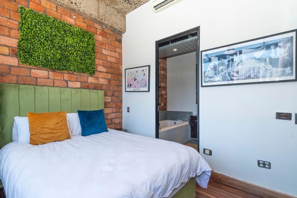 Manhattan-style 2-bedroom apartment Apartment in Cape Town