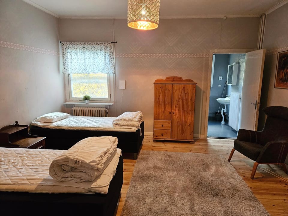 Bed, Photo of the whole room, Bedroom, wardrobe