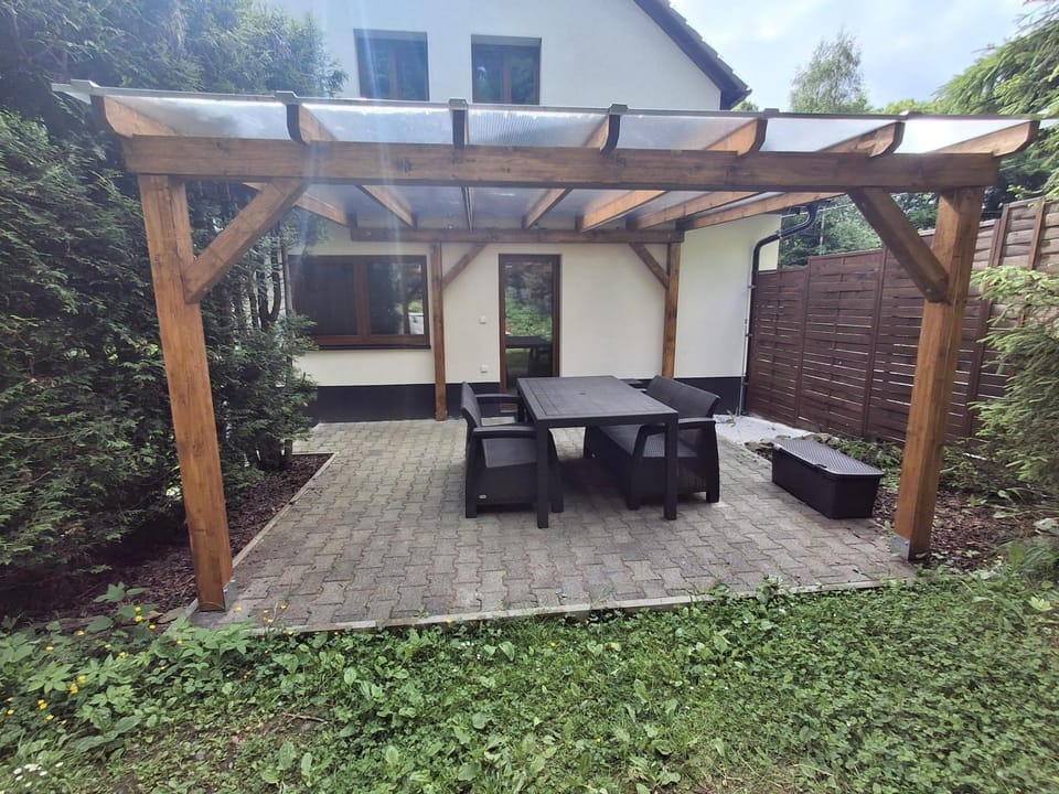 Property building, Patio, Day, Garden, Garden view