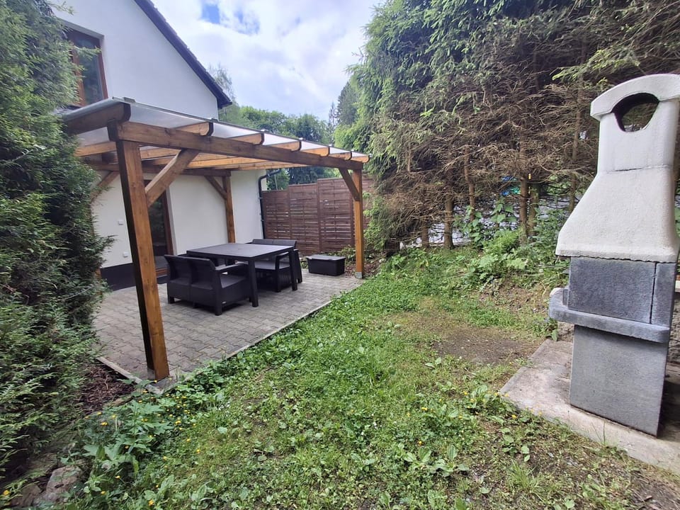 Patio, Day, BBQ facilities, Garden, Garden view