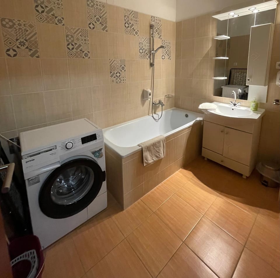 Bathroom, Bath, washing machine
