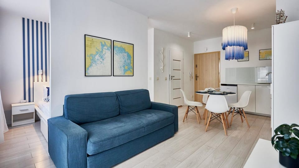 Kitchen or kitchenette, Seating area, Dining area