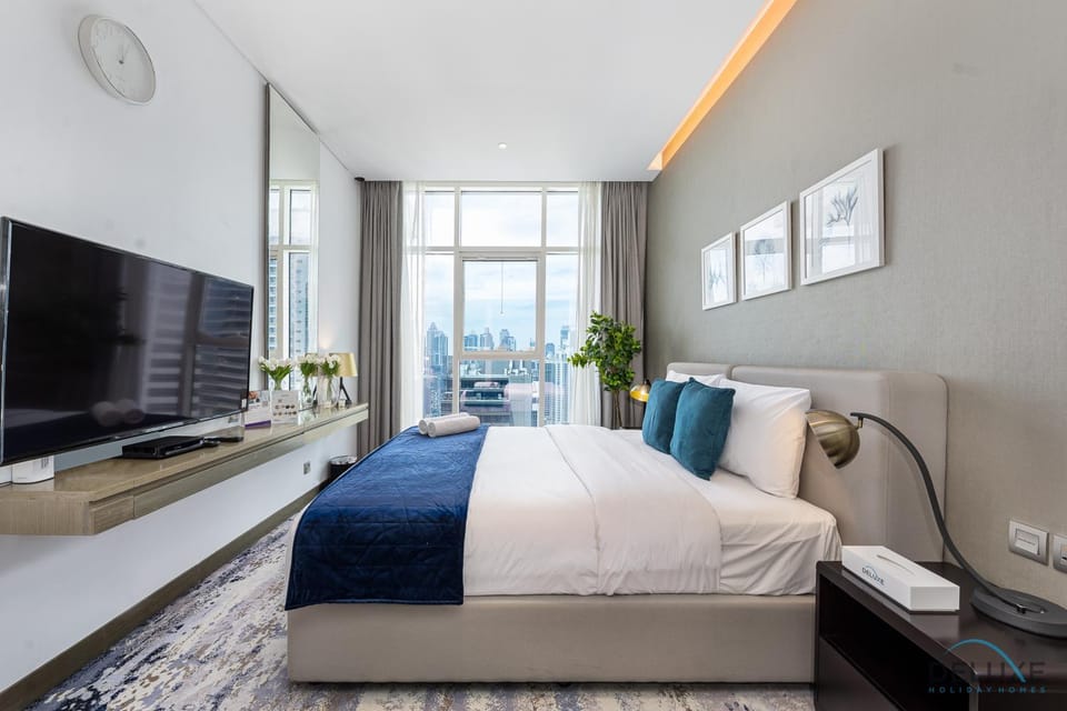 Bed, TV and multimedia, Bedroom