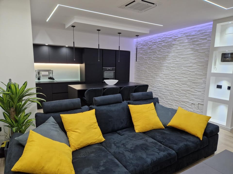 Kitchen or kitchenette, Living room