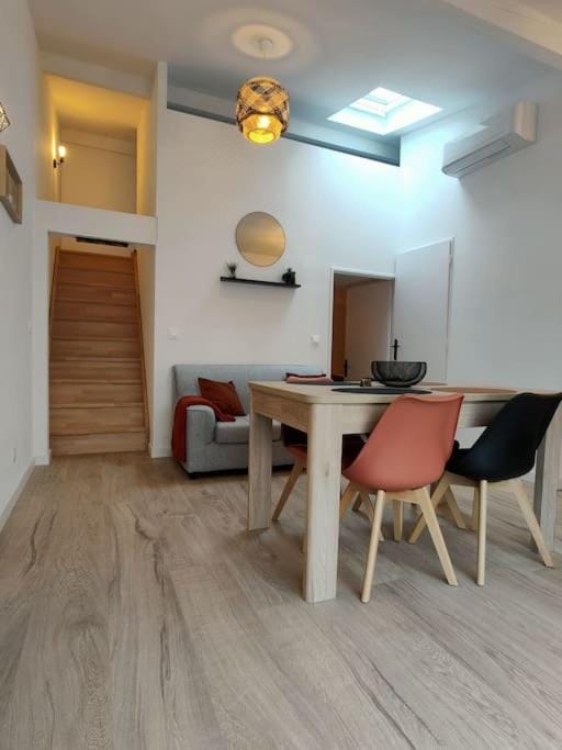 Living room, Seating area, Dining area, air conditioner