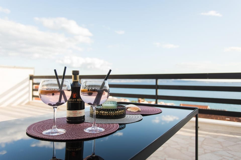 Day, Balcony/Terrace, Food and drinks, Alcoholic drinks
