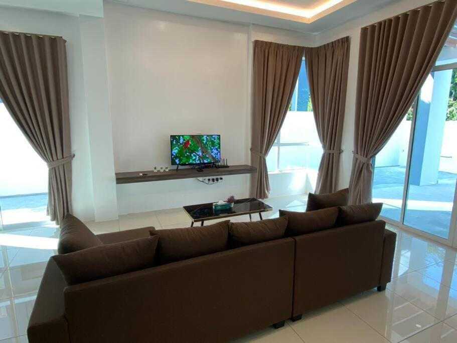 Communal lounge/ TV room, TV and multimedia, Living room, Seating area