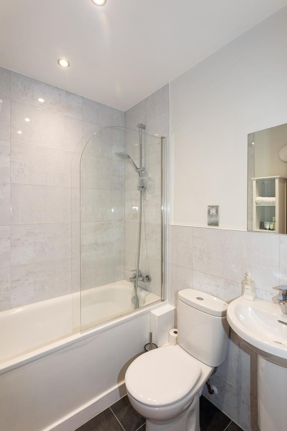 Shower, Toilet, Bathroom, Bath, towels