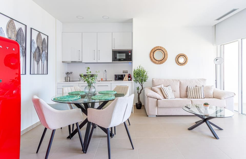 Kitchen or kitchenette, Living room, Seating area, Dining area, stove