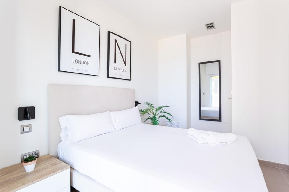 Bed, Photo of the whole room, Bedroom