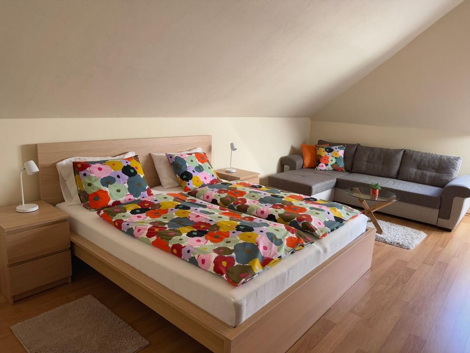 Photo of the whole room, Seating area, Bedroom
