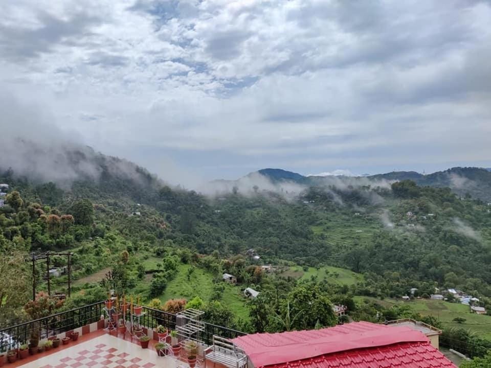 Shyamlatal Hilltop Homestay Hotel in Uttarakhand