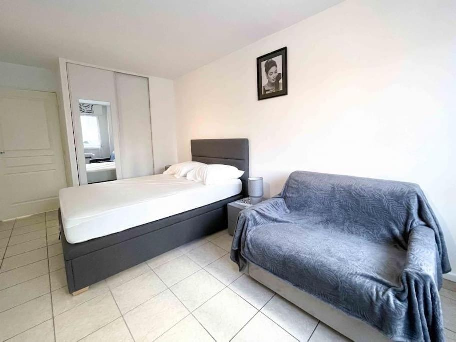 Bed, Photo of the whole room, Bedroom