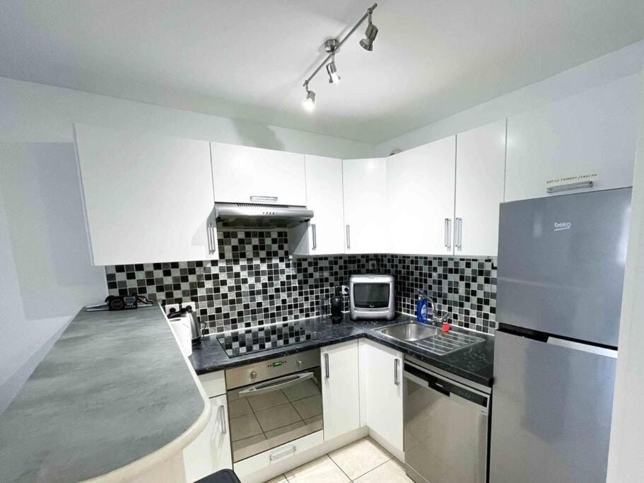 Kitchen or kitchenette, dishwasher, minibar, pet friendly, stove, toaster