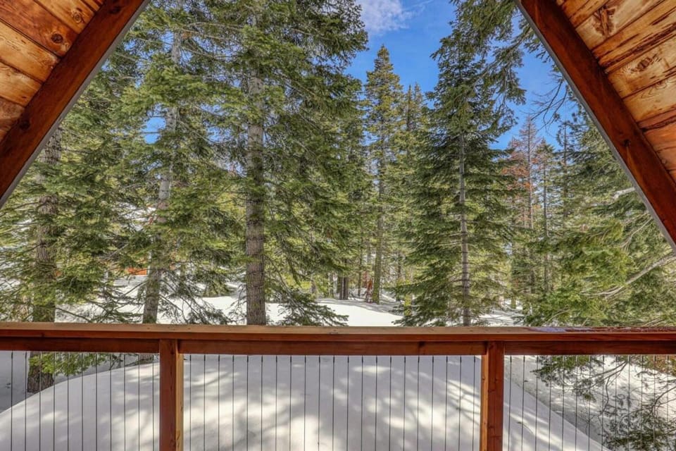 Rustic and Modern 3BDR Tahoe Cabin Cabin in Tahoe City