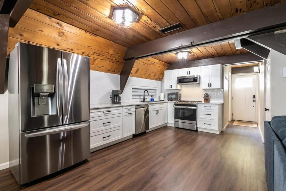 Rustic and Modern 3BDR Tahoe Cabin Cabin in Tahoe City