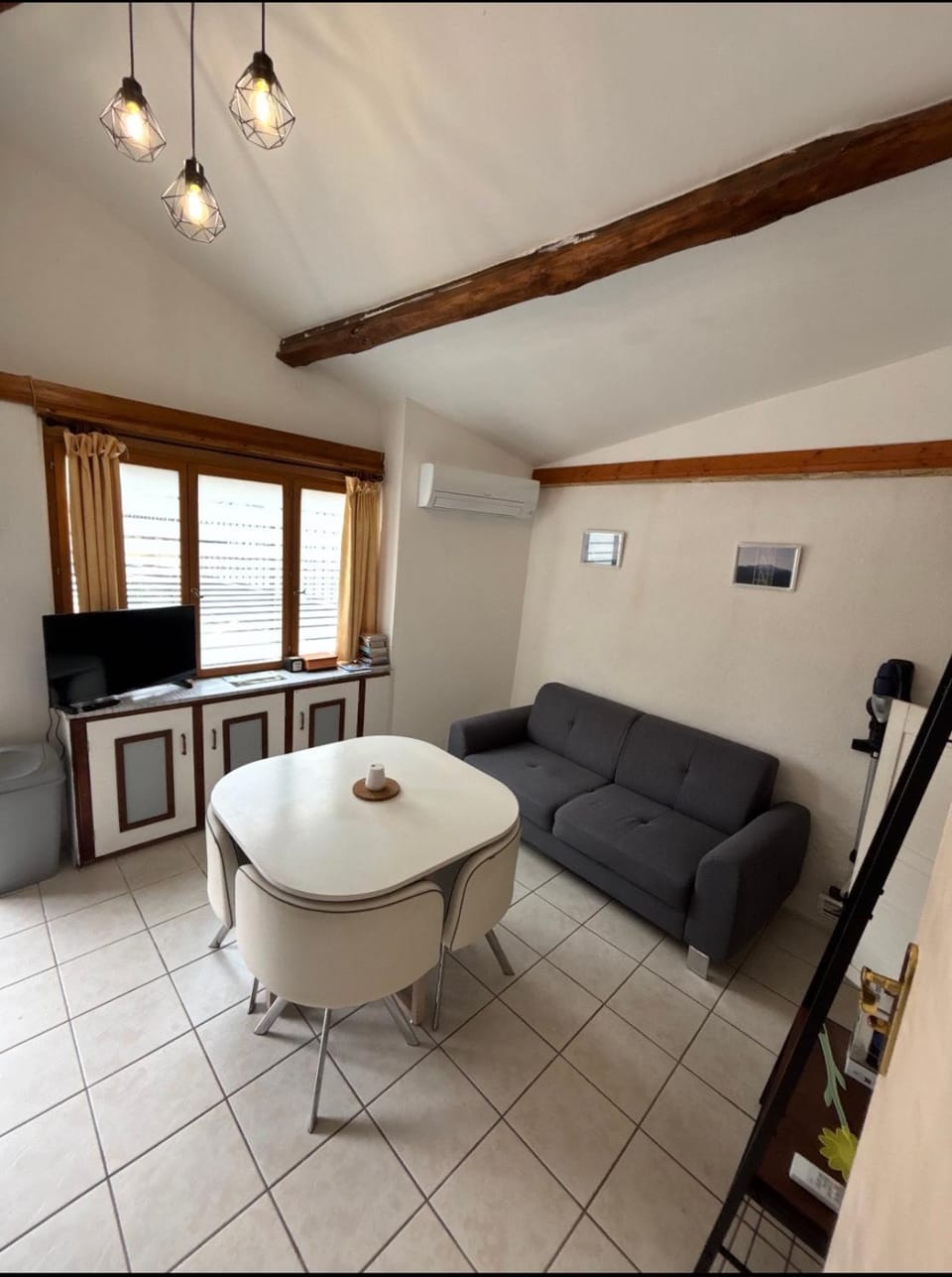 TV and multimedia, Dining area
