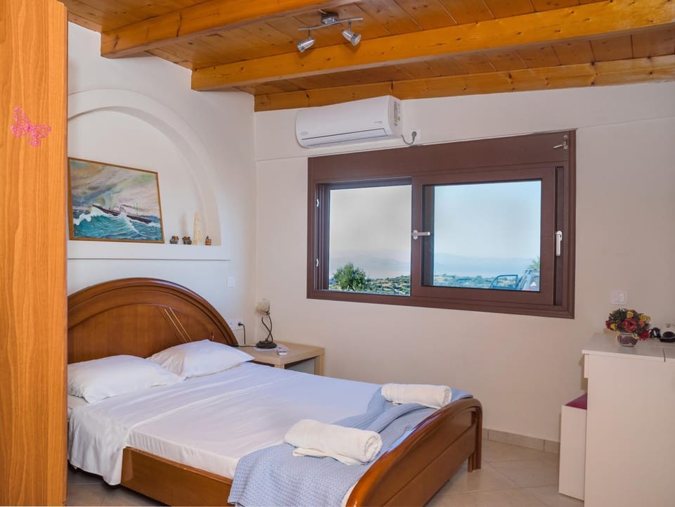 Bed, Photo of the whole room, Bedroom, Sea view