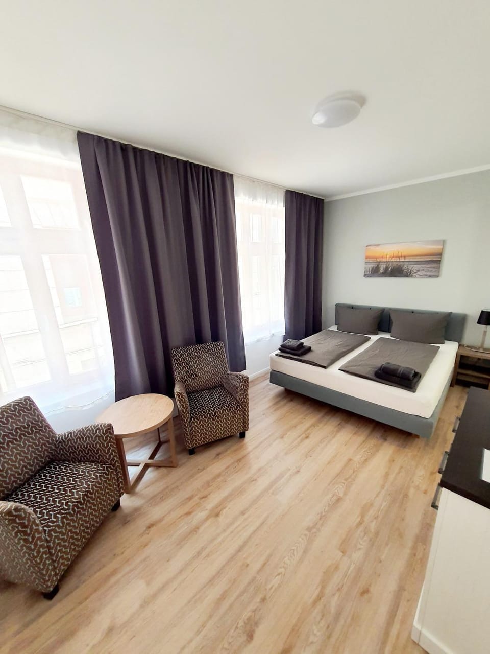 Bed, Photo of the whole room, Seating area, Bedroom