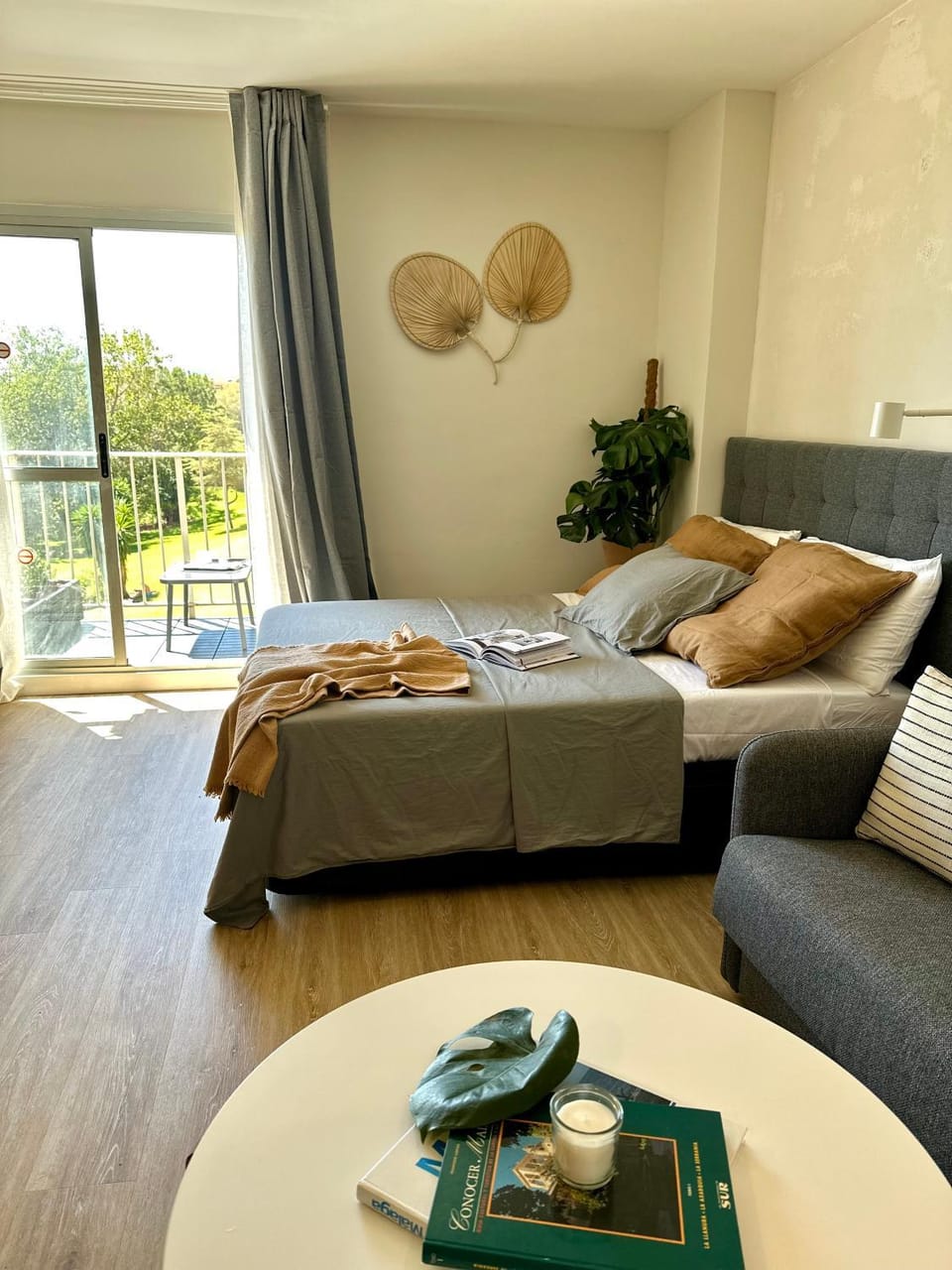 Bed, Living room, Photo of the whole room, Bedroom
