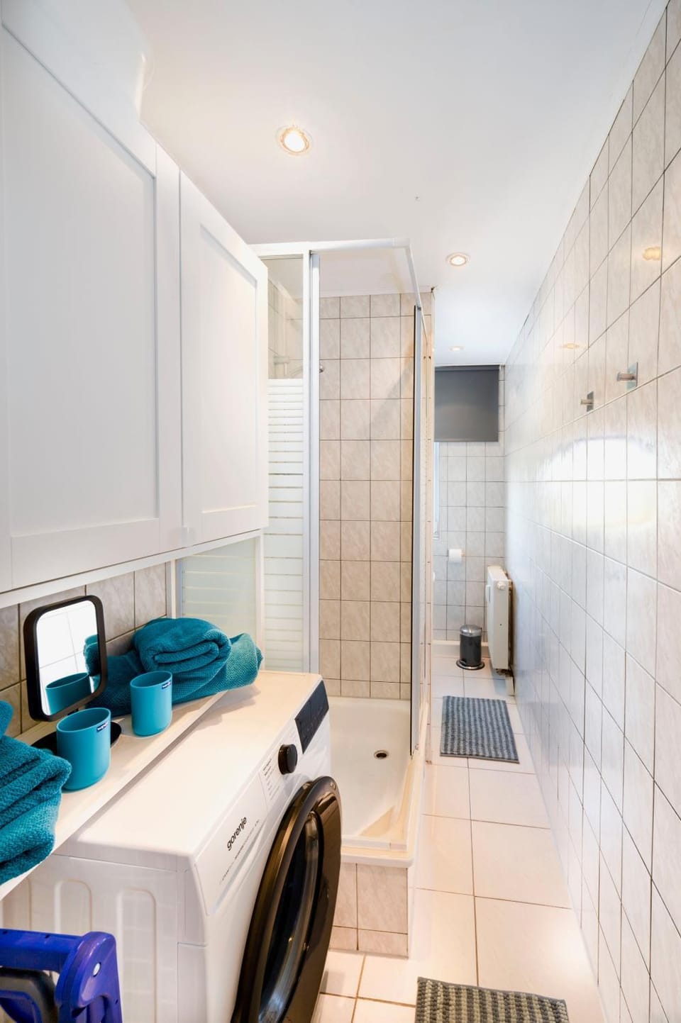 Shower, Bathroom, towels, washing machine