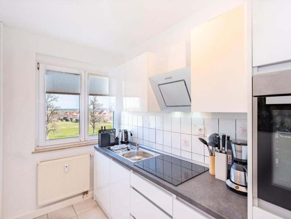 Coffee/tea facilities, Kitchen or kitchenette, minibar, stove