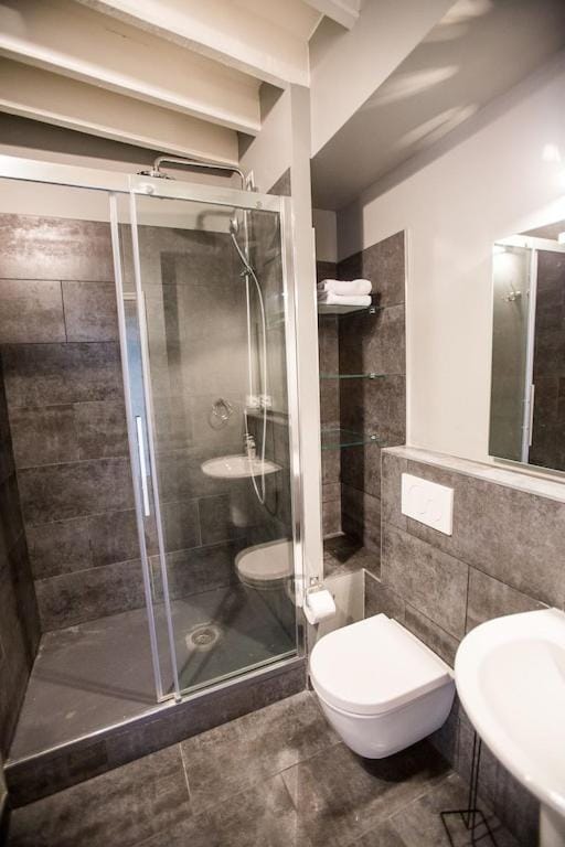 Centrally located, refurbished modern flat with views over the historic port Apartment in Honfleur