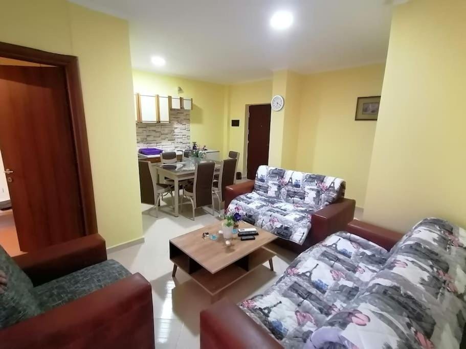 Bed, TV and multimedia, Kitchen or kitchenette, Living room, Photo of the whole room, Seating area, Dining area