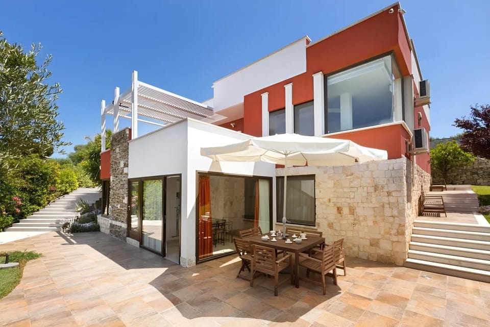 Property building, Patio, Day, Garden, Balcony/Terrace, Dining area, Garden view