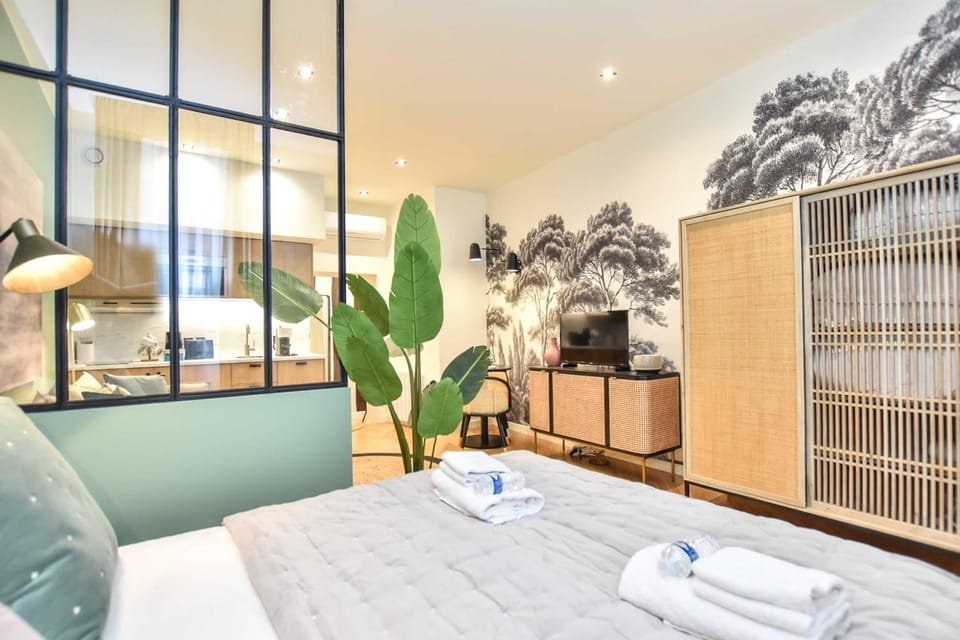 Bed, Photo of the whole room
