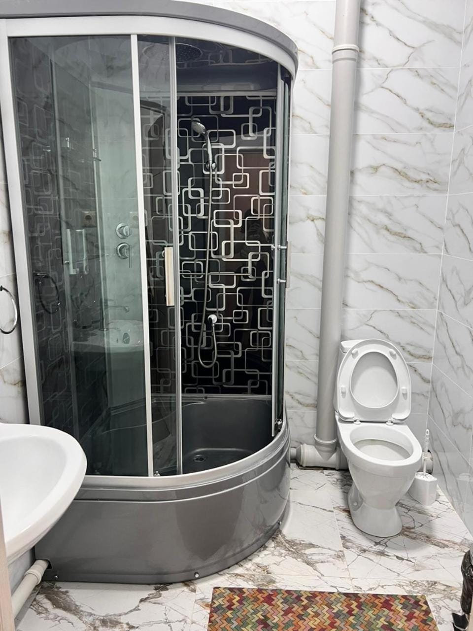 Shower, Toilet