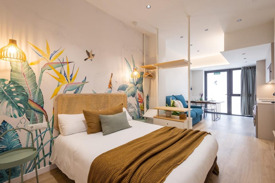 Bed, Living room, Photo of the whole room, Seating area, Bedroom