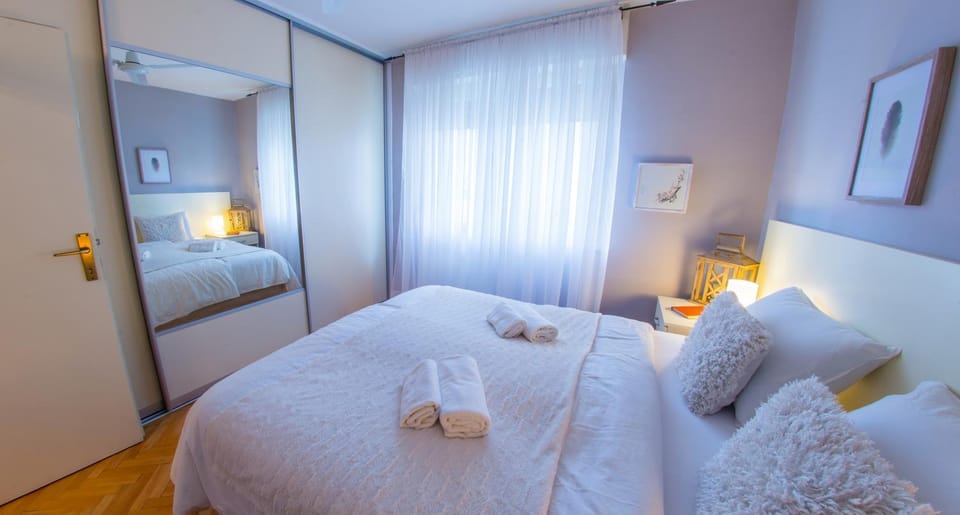 Bed, Photo of the whole room, Bedroom, towels, wardrobe