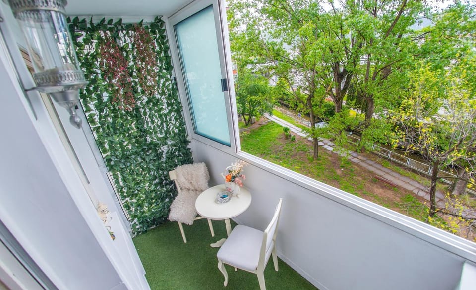 View (from property/room), Balcony/Terrace, Seating area