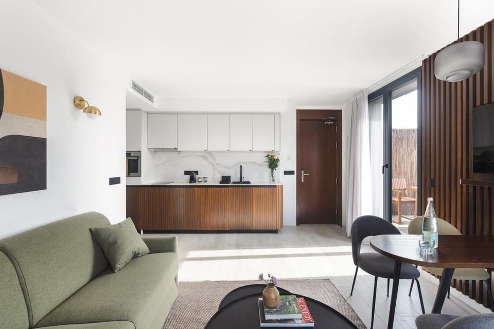Kitchen or kitchenette, Living room