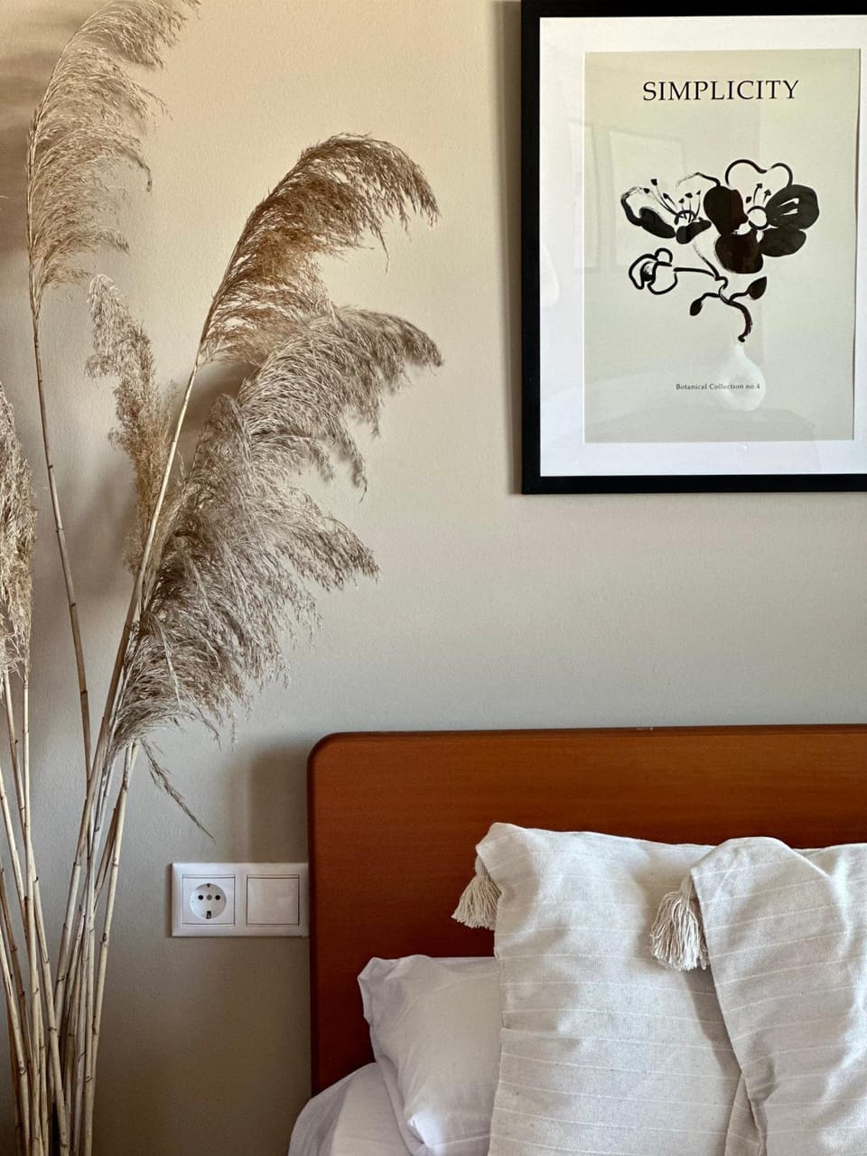Bed, Decorative detail, Bedroom