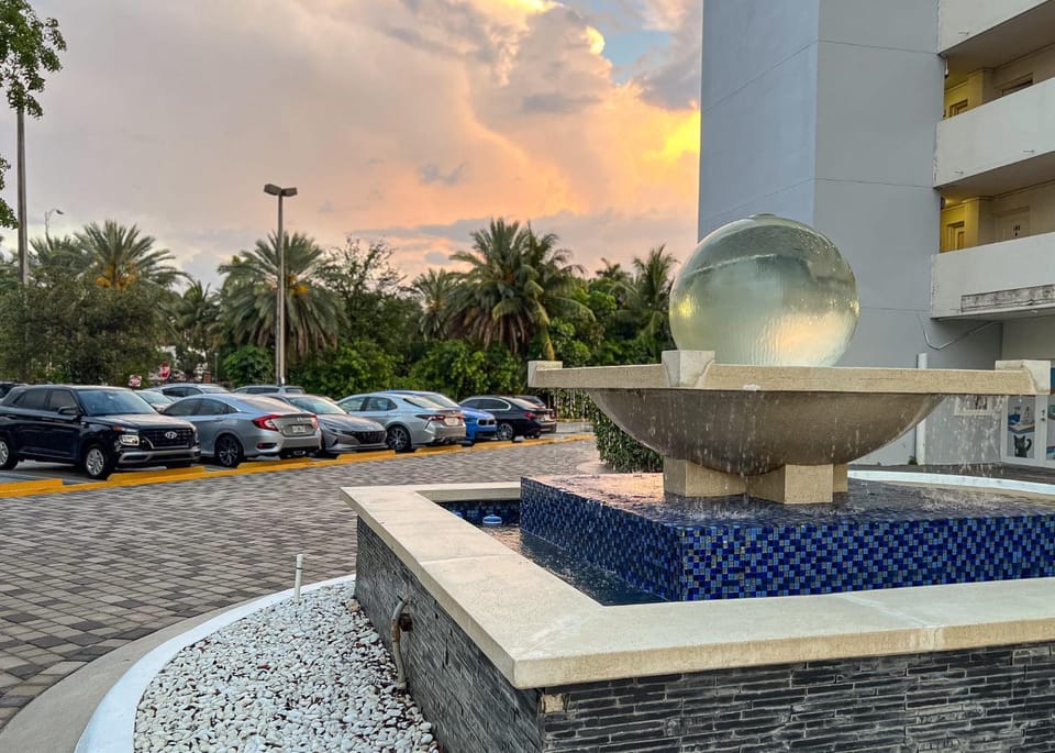 Bella Vista - Water views Pool and Parking Apartment in North Bay Village