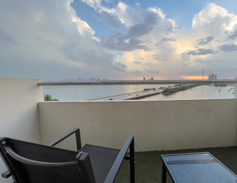 Bella Vista - Water views Pool and Parking Apartment in North Bay Village