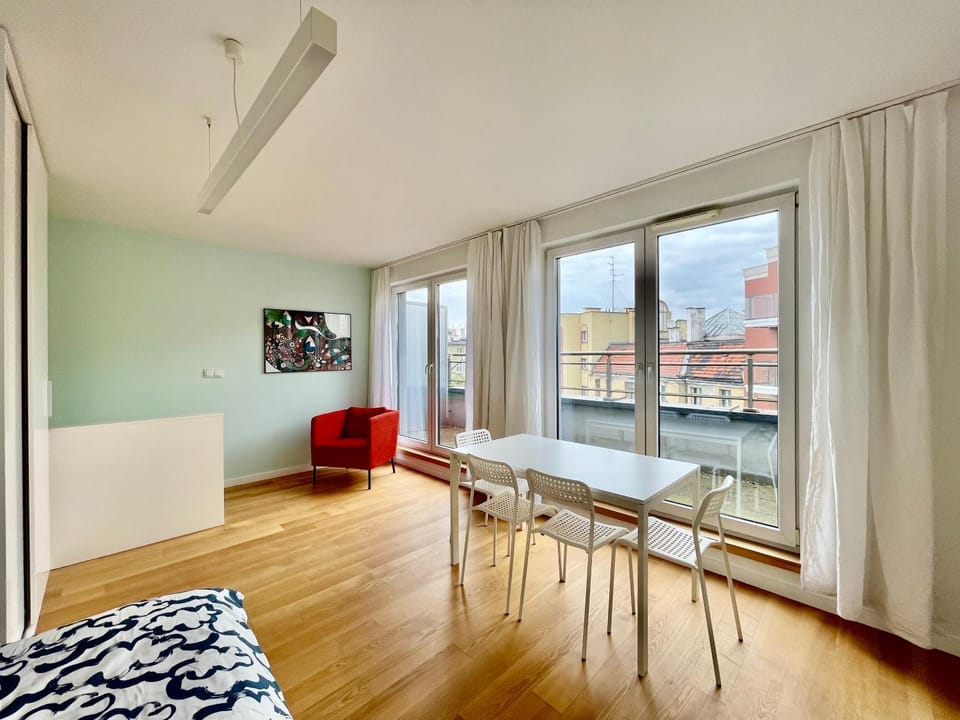 Bed, Photo of the whole room, Seating area, Bedroom