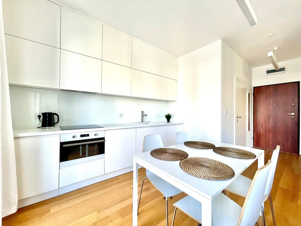 Kitchen or kitchenette, Dining area, dishwasher, minibar, stove