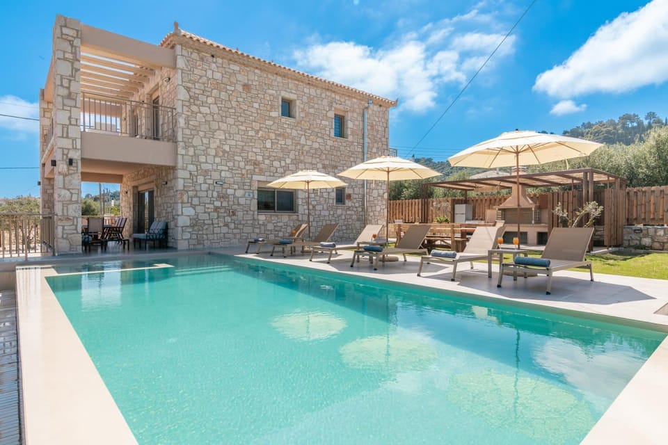 Property building, Patio, Day, Pool view, Swimming pool, sunbed