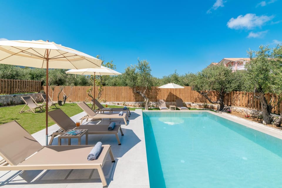 Patio, Spring, Day, Garden, Garden view, Pool view, Swimming pool, sunbed
