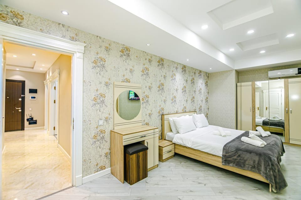 Bed, Bedroom, towels
