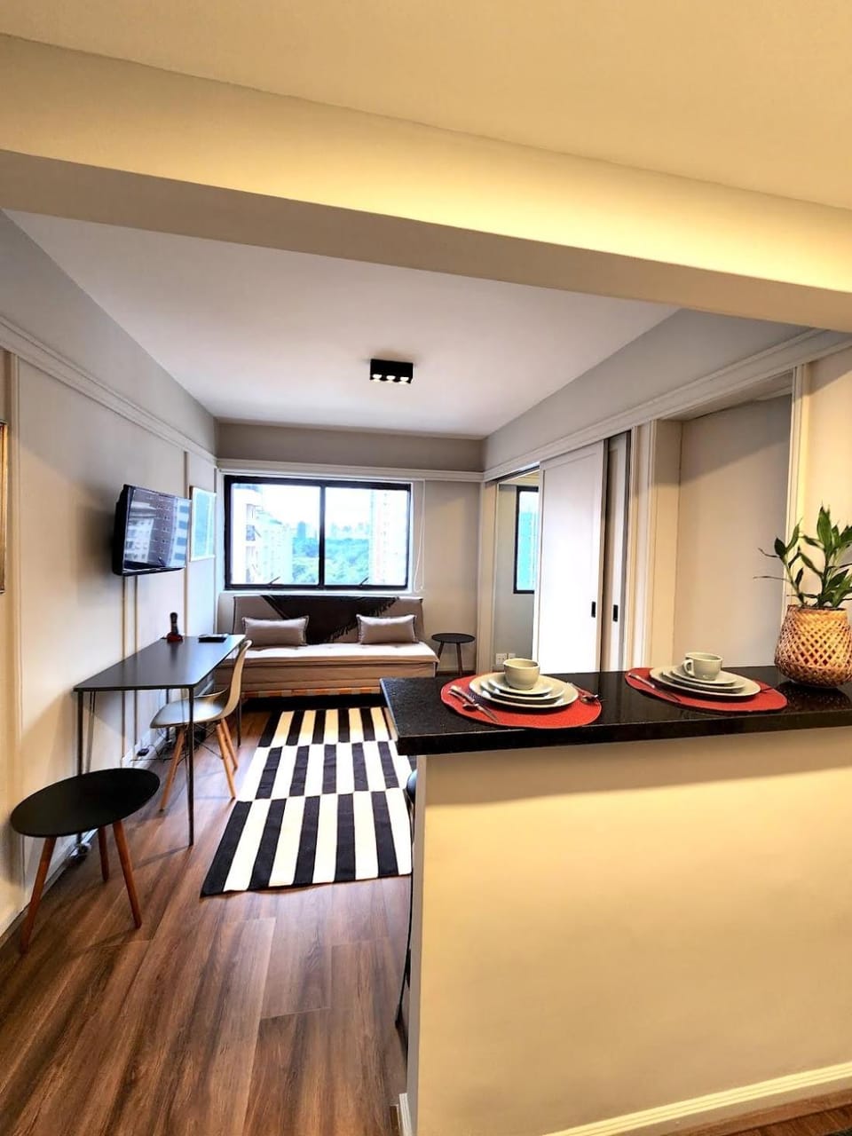 TV and multimedia, Kitchen or kitchenette, Living room, Seating area