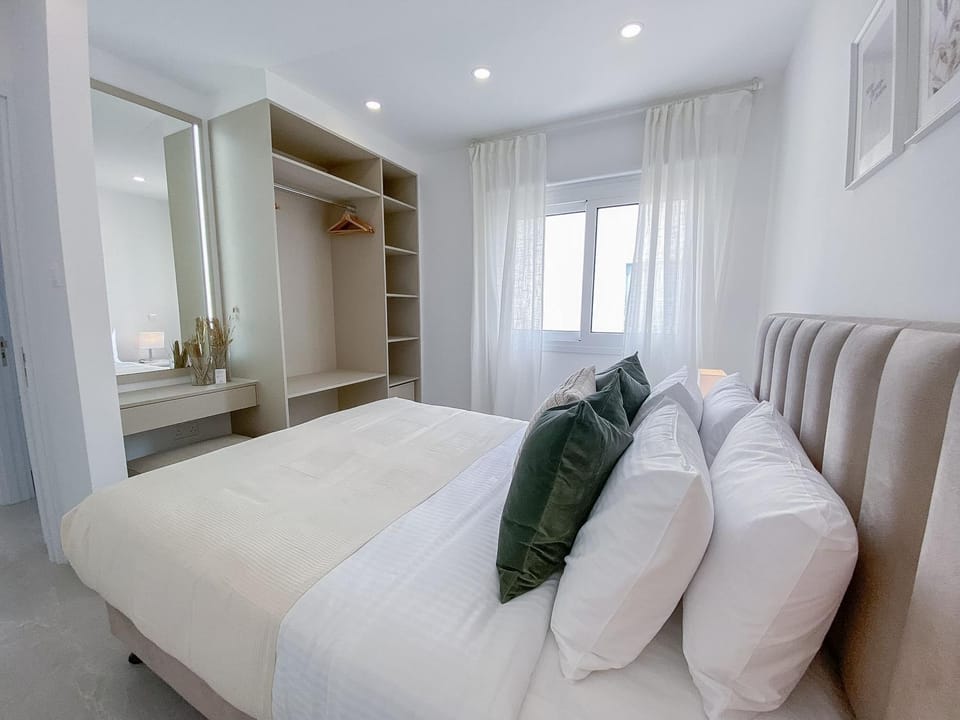 Bed, Photo of the whole room, Bedroom, wardrobe