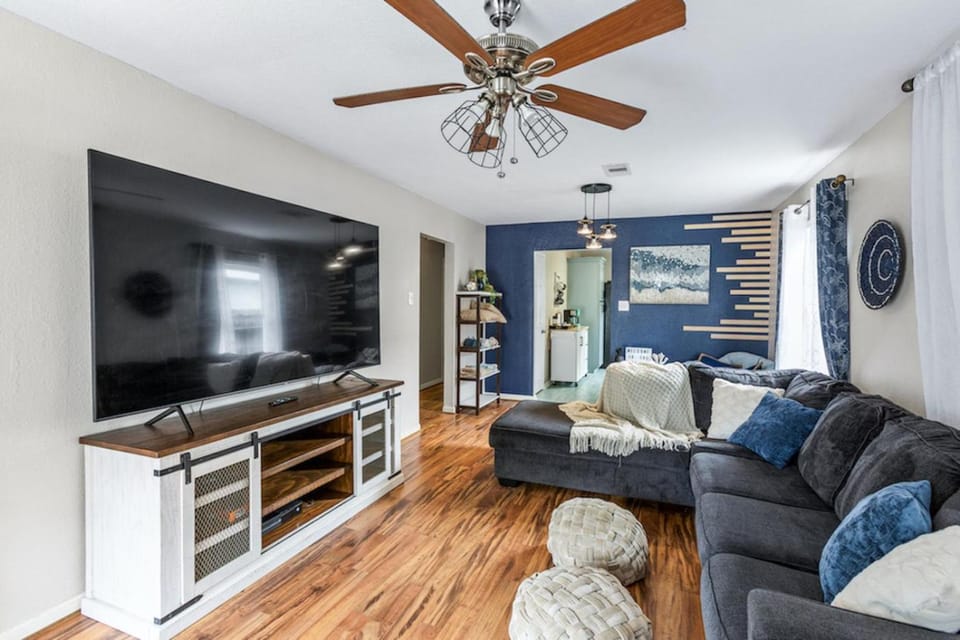 Communal lounge/ TV room, TV and multimedia, Living room
