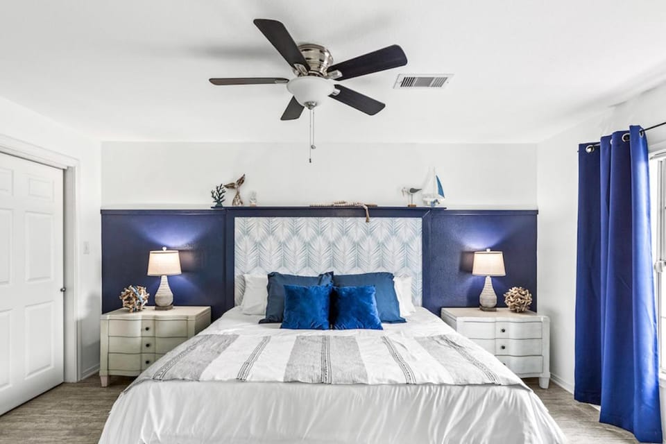 Photo of the whole room, Bedroom, fireplace