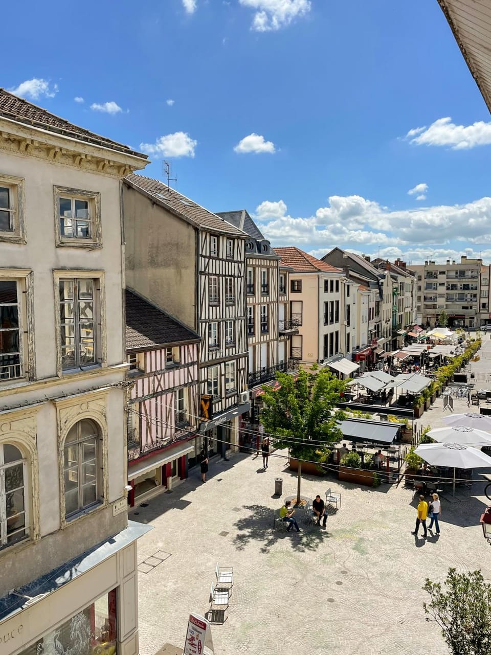 Property building, Day, Neighbourhood, City view, Street view, Location