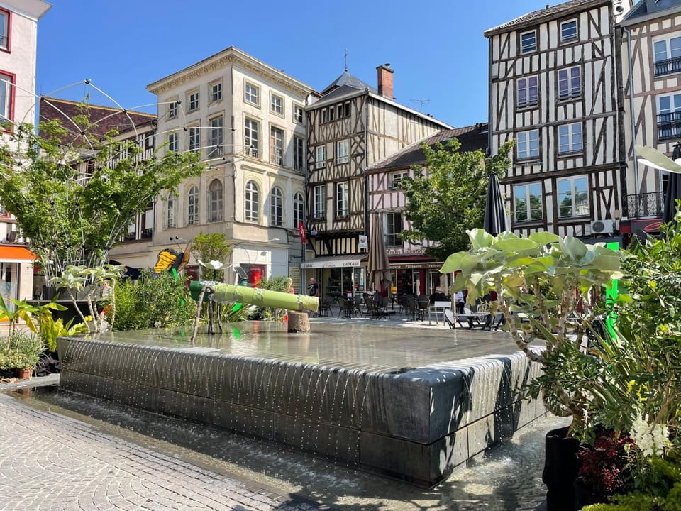 Day, Neighbourhood, City view, Street view, Location