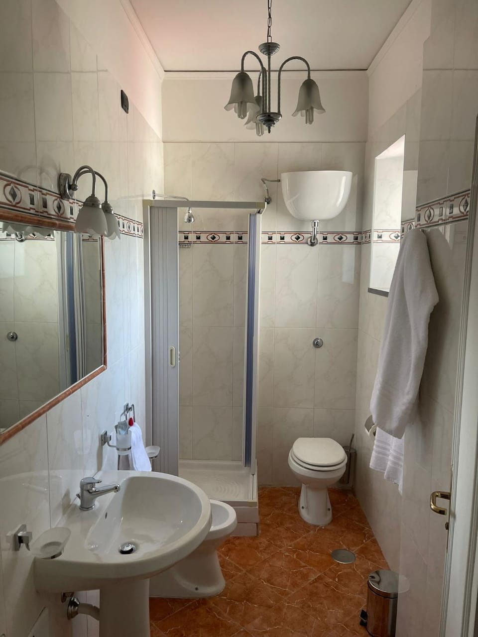 Shower, Toilet, Bathroom, bidet, towels